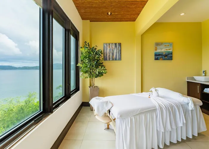 Apartment 360 Splendor 208a- Ocean View Condo, Breakfast *