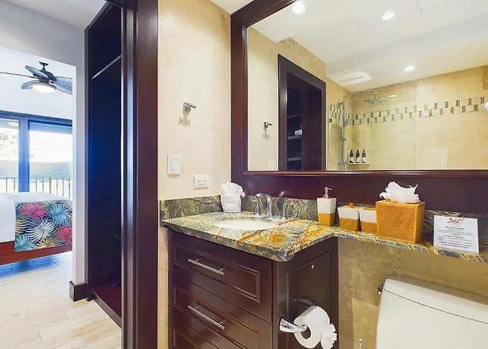 360 Splendor 208a- Ocean View Condo, Breakfast