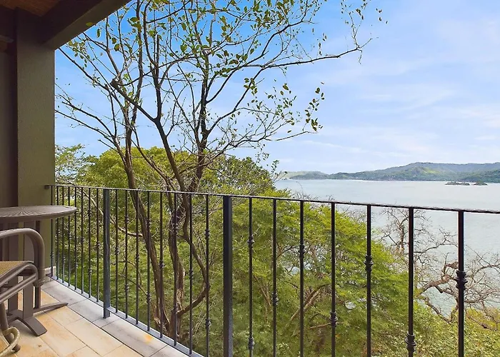 Apartment 360 Splendor 208a- Ocean View Condo, Breakfast