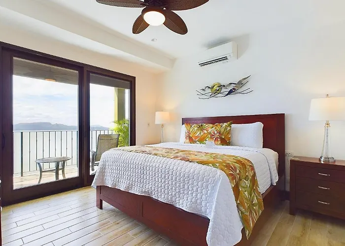 Apartment 360 Splendor 208a- Ocean View Condo, Breakfast *