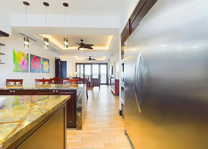 360 Splendor 208a- Ocean View Condo, Breakfast Apartment